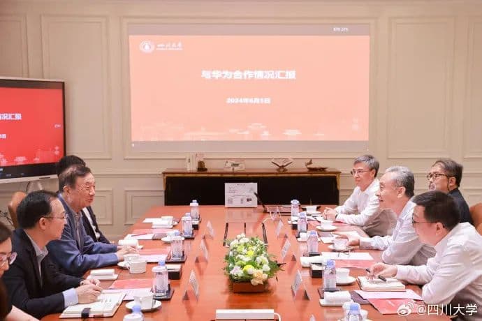 任正非到访四川大学！余承东陪同