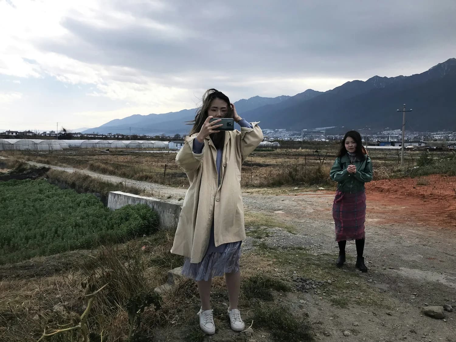 凉山网红摆拍事件：虚假流量背后的法律与道德危机