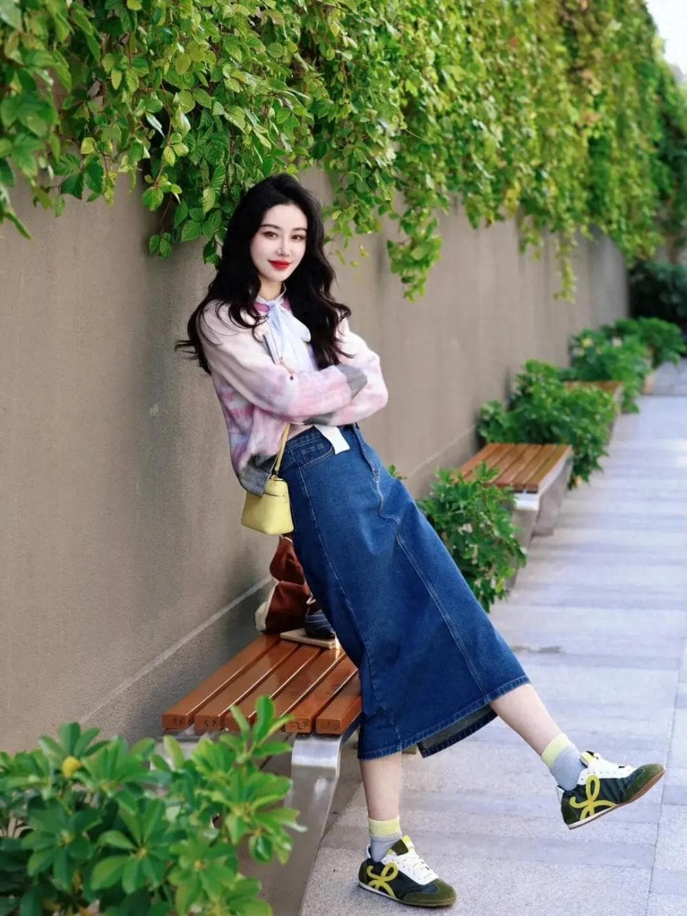 这才是真正的“早春穿搭”，配色素雅、衣服有质感，想不变美都难