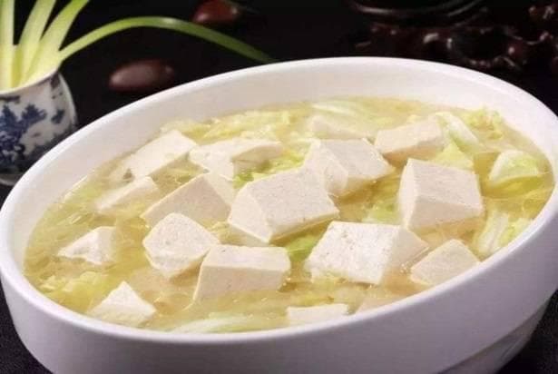 冬日暖心汤：白菜豆腐、海鲜蔬菜等四款汤品制作