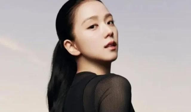 BLACKPINK Jisoo：影视时尚双丰收，暗示2024年或重启音乐生涯