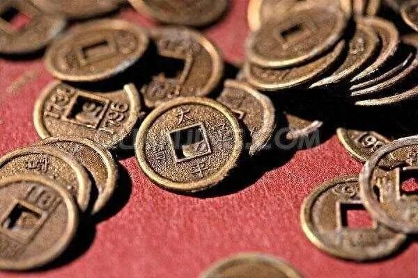 古代中国铜钱货币经济体系：起源、发展及其影响