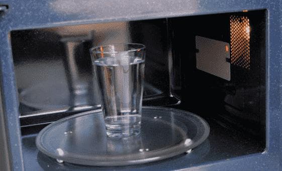 玻璃杯可以放进微波炉吗？