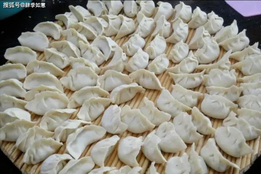 大年初一：北方饺子象征财富，南方汤圆寓意团圆