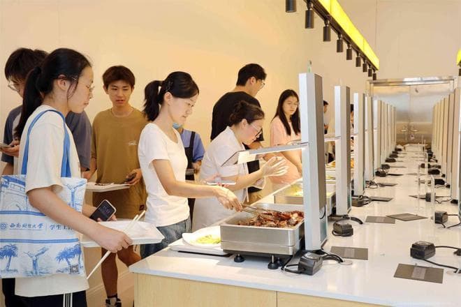 称重自助餐计价模式对比：荤素同价VS按菜品称重