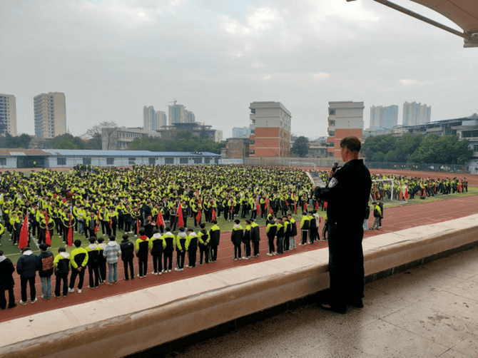 筑牢校园反诈“防火墙”！江华职中开展安全知识宣讲