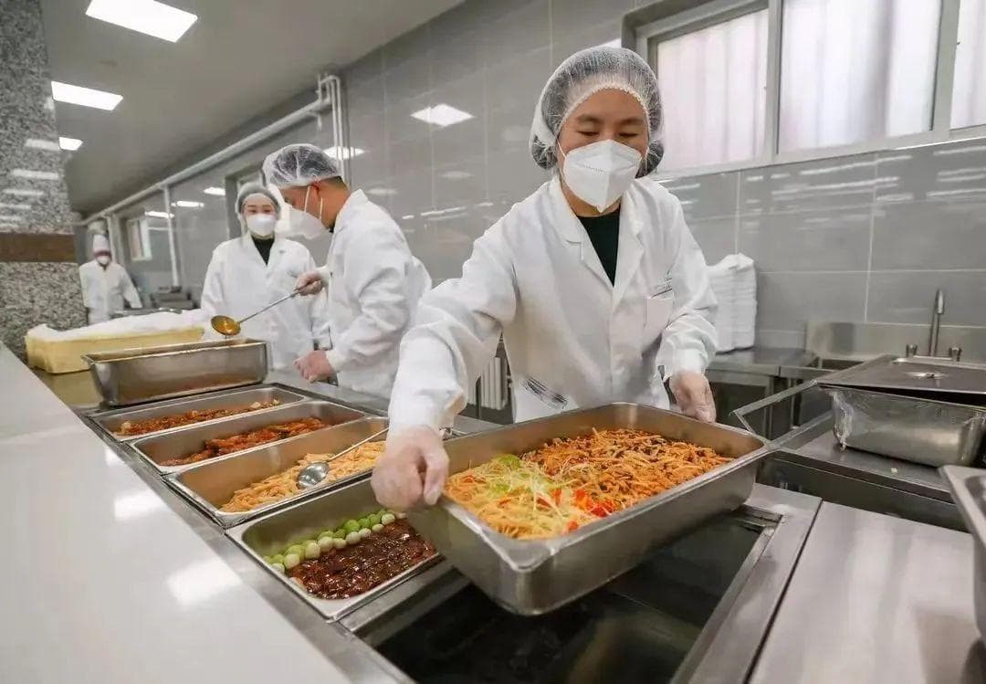 开学第一餐：校园食堂再创新  全新菜品"食"不可挡