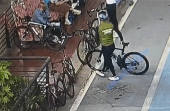 自行车被碰一下，竟然要赔38148元：维修清单太离谱了