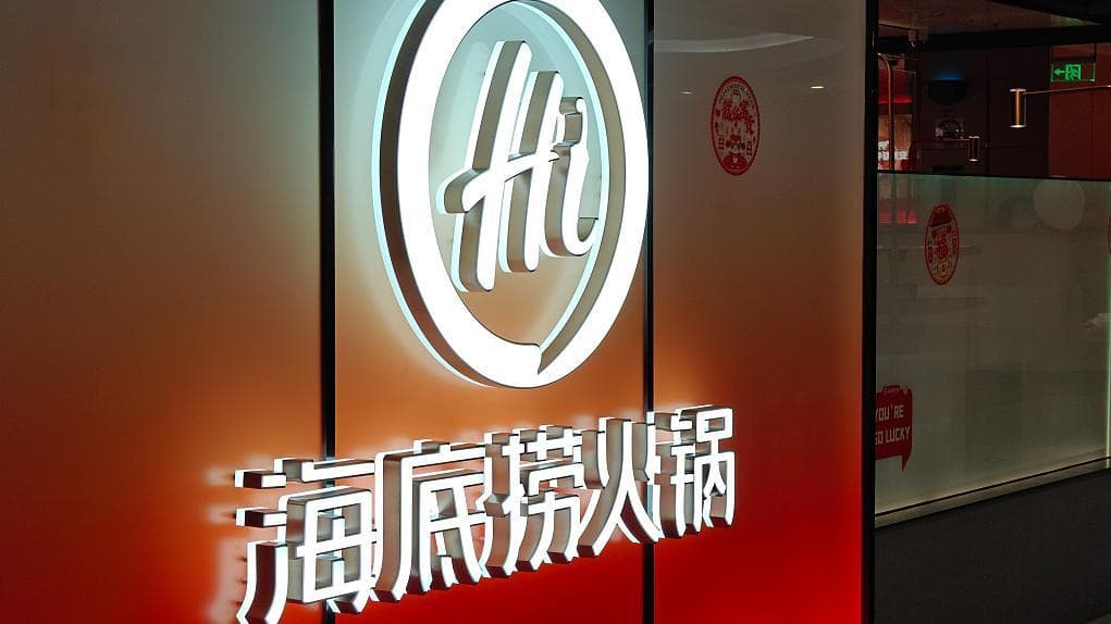 海底捞换帅：苟轶群接任CEO，杨利娟转战海外市场