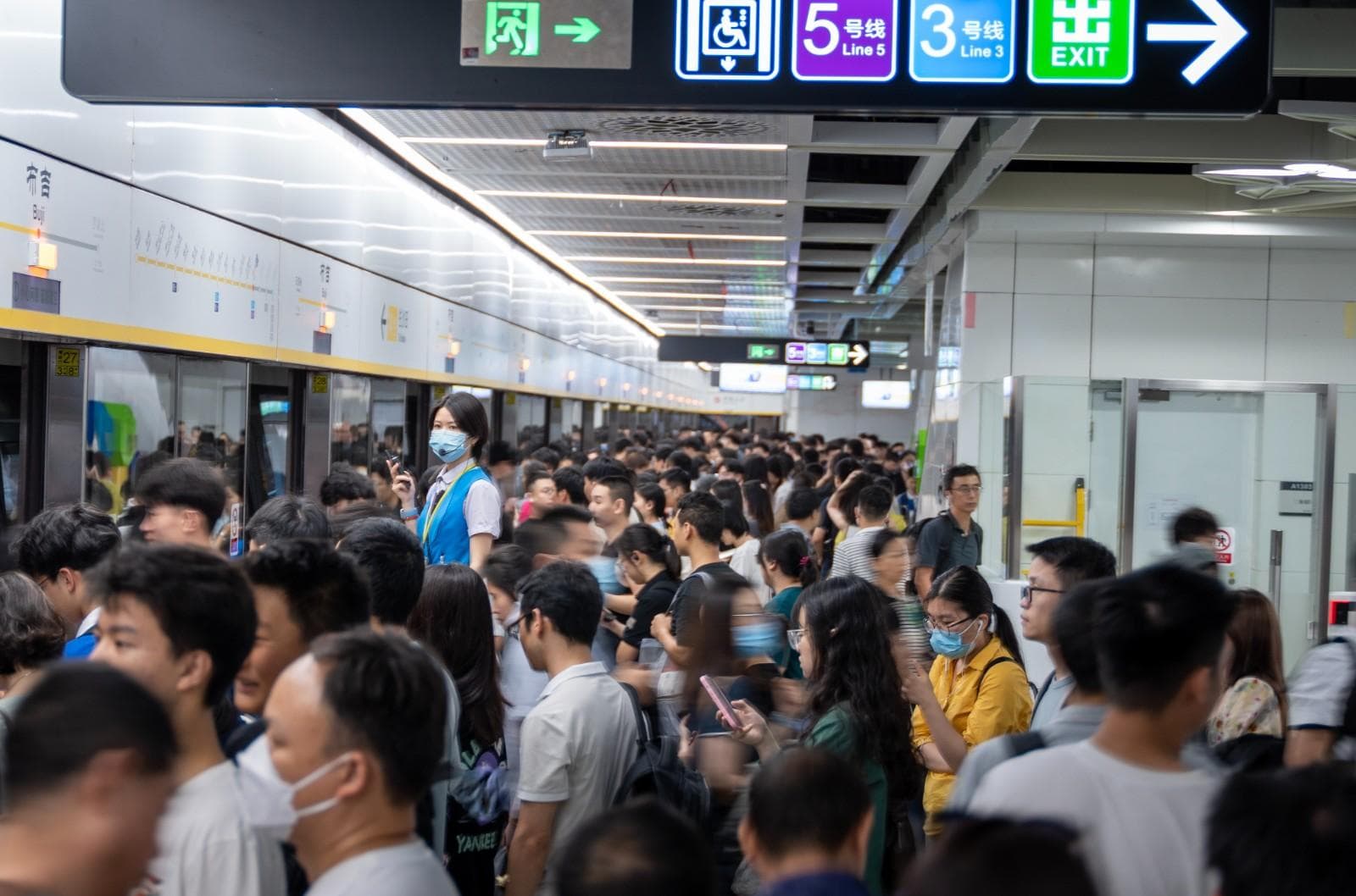 上半年深圳地铁运送乘客14.63亿人次，同比增长超17%