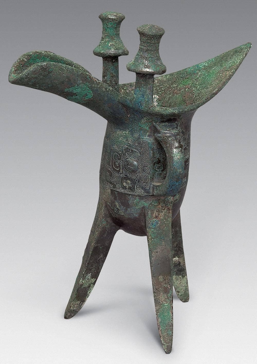 “爵”与“斝”：中国古代青铜礼器的饮酒艺术与文化象征