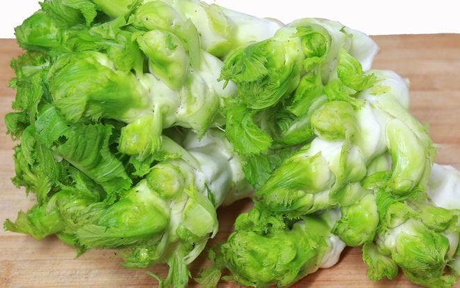 冬天使劲吃这菜，一通便，二解毒，三增免疫，一拌一炒，又鲜又嫩