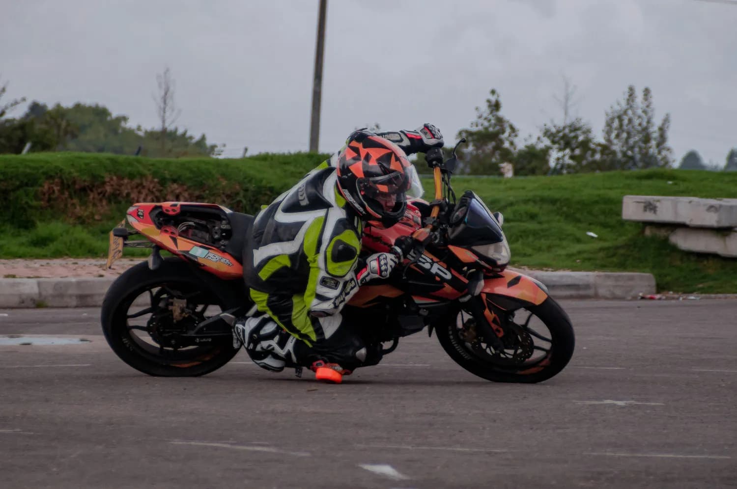 揭秘MotoGP车手的魔鬼训练日常：从体能到心理的全方位挑战
