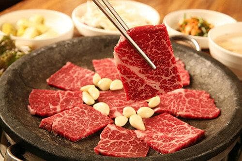牛肉烹饪全攻略：从器皿选择到具体烹饪技巧详解
