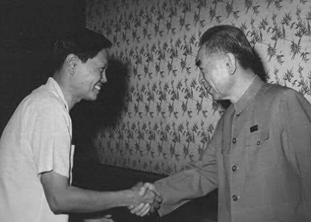 1973年周恩来请杨振宁吃饭，杜致礼得知宴会厅名字，开了一个玩笑