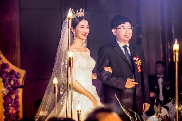 订婚宴女方父母简短致辞 订婚宴女方长辈简短发言