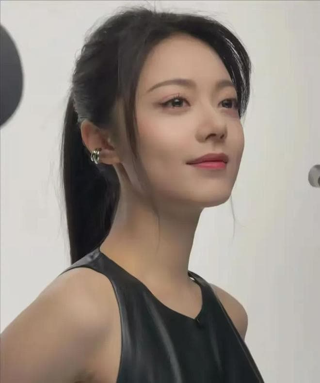 从国民闺女，到被绑架虐待的女警，赵今麦这漂白，是非演不可吗？