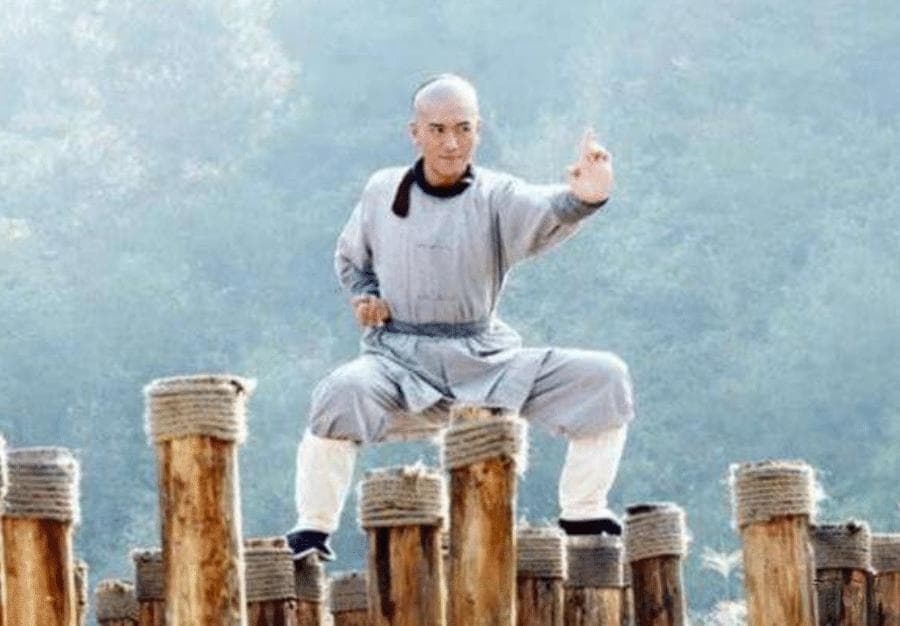 绝世高手方世玉究竟是怎么去世的？被师太踢肛而死，年仅24岁