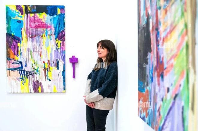 海莉·汤普金斯 Hayley Tompkins | 从日常物件到绘画的奇妙转化者