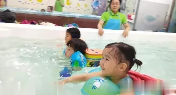 春季游泳：解锁宝宝社交与自信的成长密码
