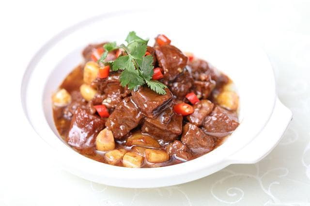 经典红烧牛肉这样做：家常川味番茄三种风味