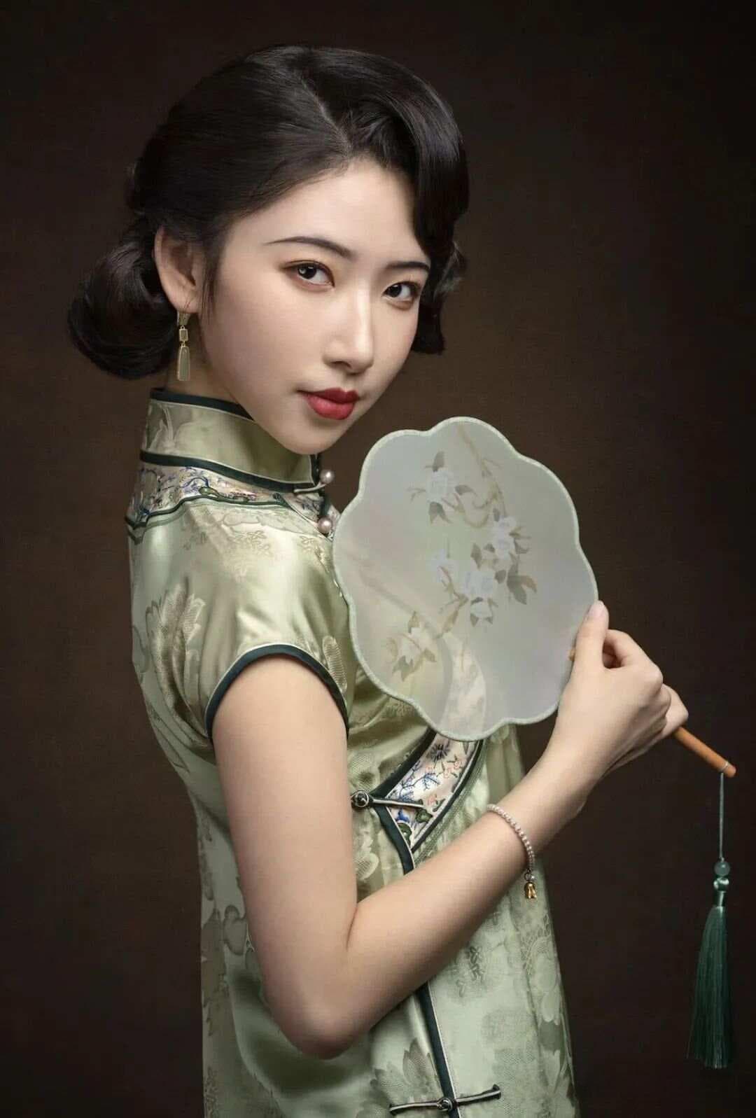 半身像高清美女大图！张张入画，人物素描的比例一次性给你说清楚
