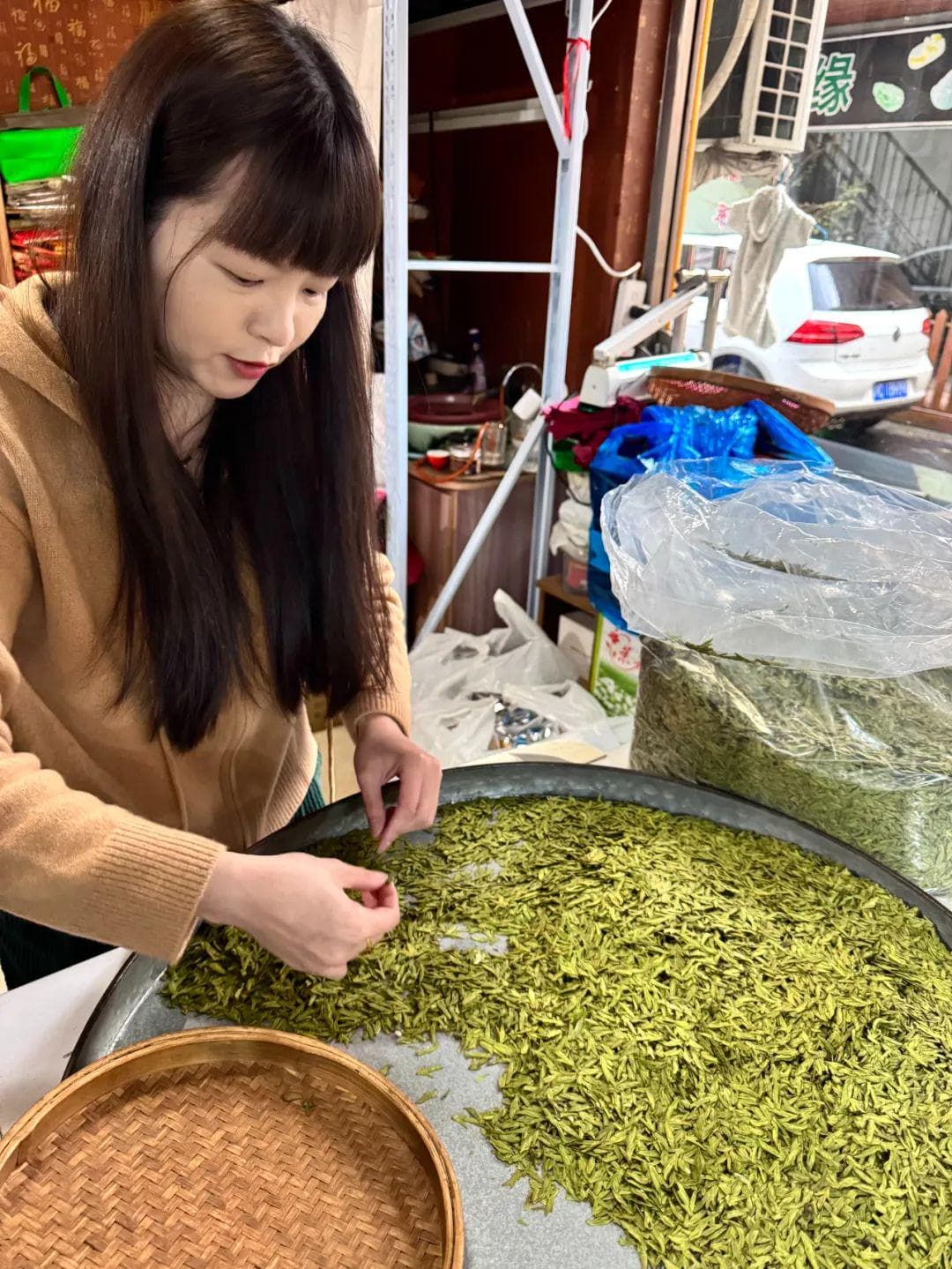 第一批明前龙井上市，价钱是？……