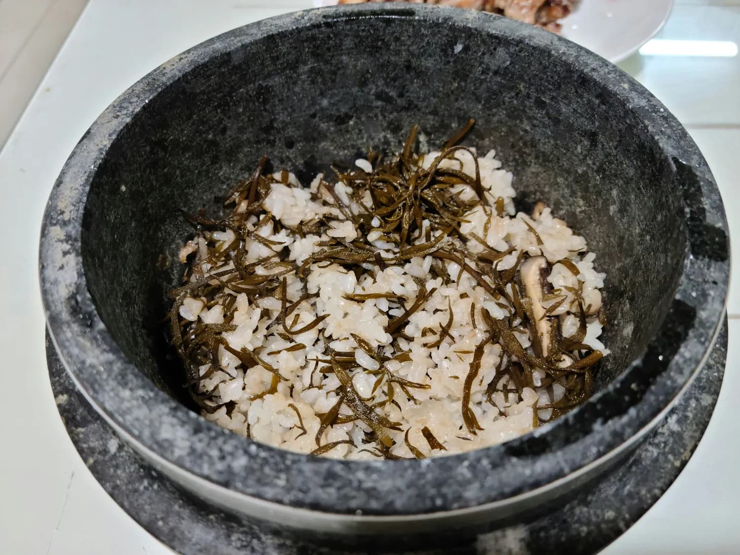 用花椒和海带储存大米，一年不生虫！