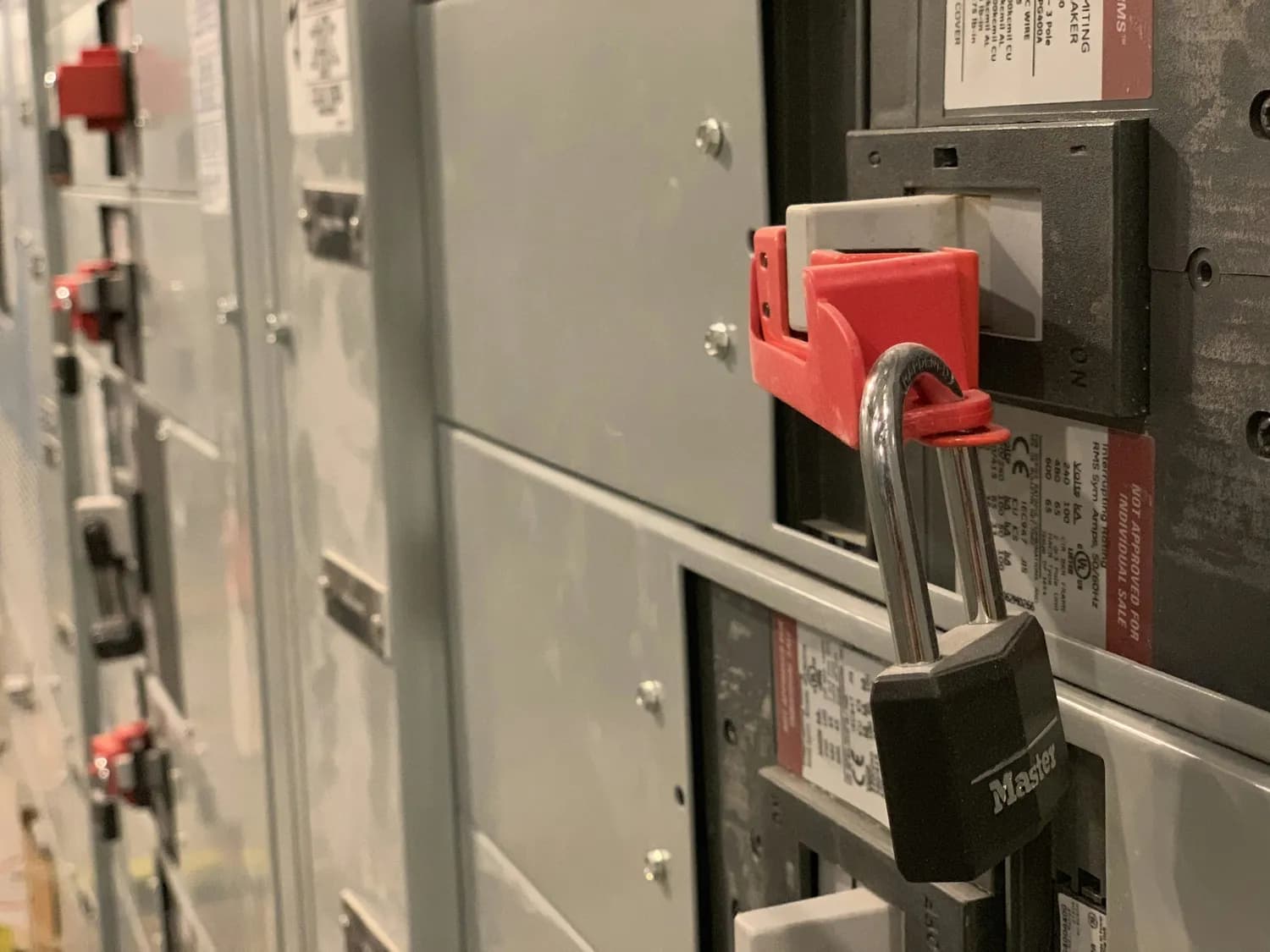 NFPA 79-2018标准下的电气包安装指南
