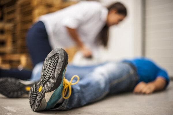 人被撞后身体抽搐的五大原因及治疗方法