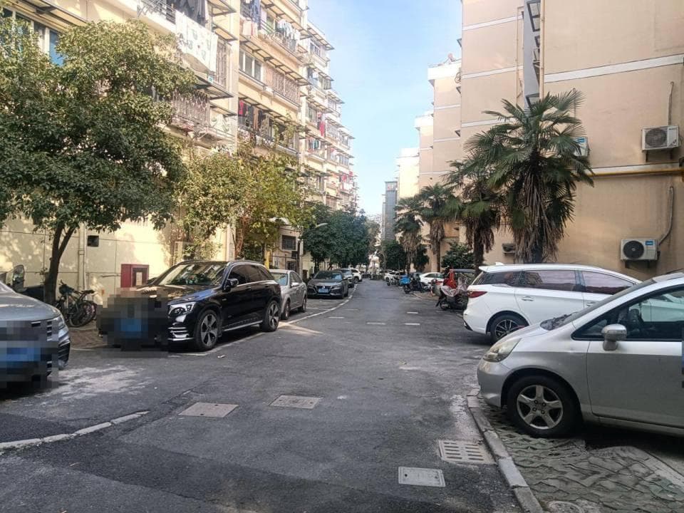 杭州小区物业要求先缴物业费才能办停车包月？街道已介入调查