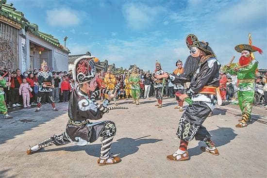 探秘英歌舞“前世今生” 泱泱华夏战鼓响 一舞风骚数百年