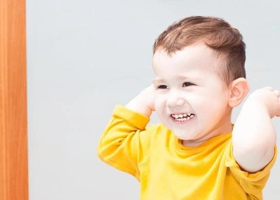 孩子总爱插话怎么办？三种方法有效应对