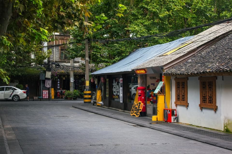 都江堰灌县西街：从茶马古道到旅游新宠