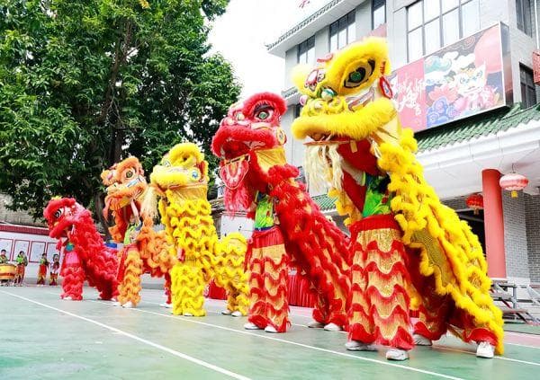 精神抖擞上好“开学第一课”