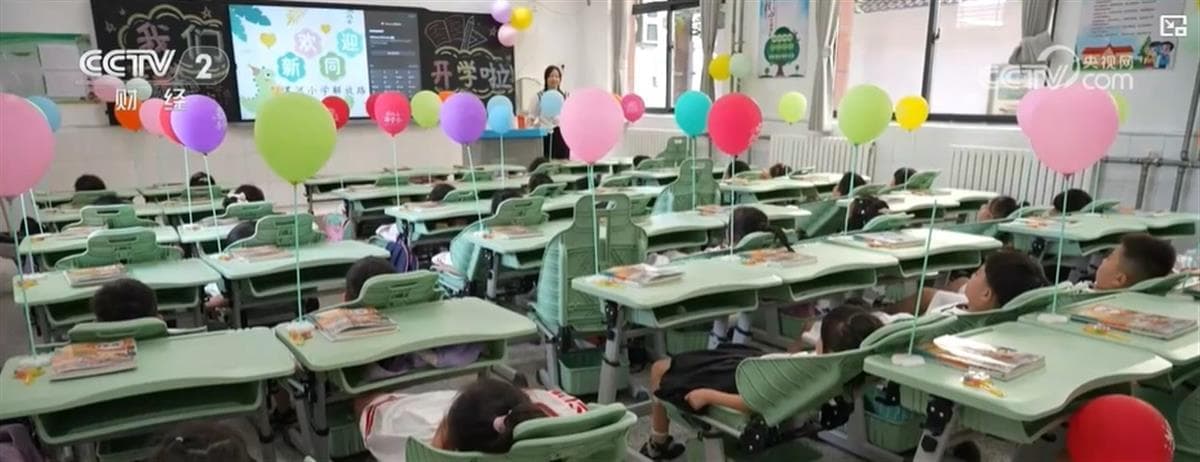 多地学校启用“可躺式”课桌椅，午睡睡得好，成长更健康