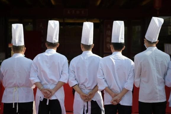 厨师拜师乱象频出，拜师收徒是精华还是糟粕？