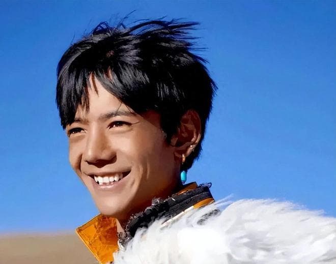 爆红后不到4年，丁真的主流之路越走越稳：不进娱乐圈，是对的