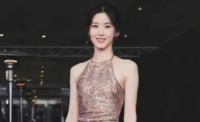 “大拇指开始发抖！”章泽天自曝家族病史，但很多人误解了这一症状