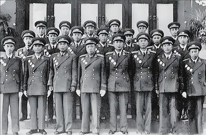 严格评选配优厚待遇，1955年新中国首次授衔全记录