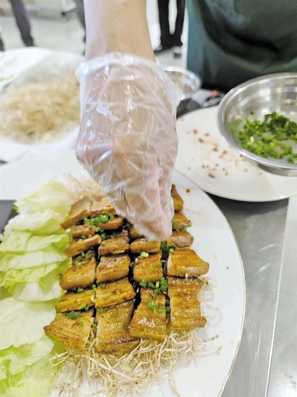 樟木酱油煎土猪五花肉：用两种本土特产，烹出“玉林味”名菜