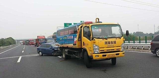高速公路车辆故障处理指南：紧急情况下的正确应对与救援流程