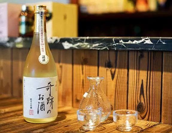 日本清酒与中国白酒：同源异流的酒文化传奇