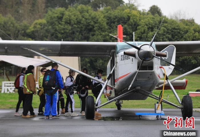 探访成都低空经济：解锁新兴旅游体验，催生多元职业机遇