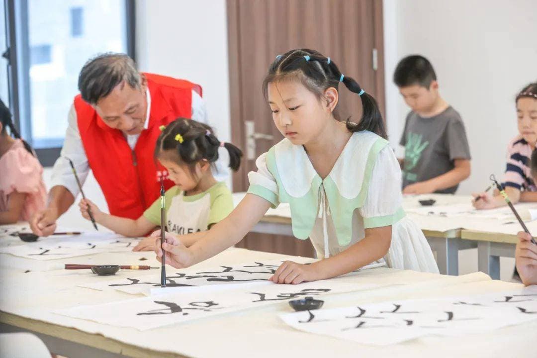 从“监督者”到“同行者”：专家详解假期作业辅导新思路