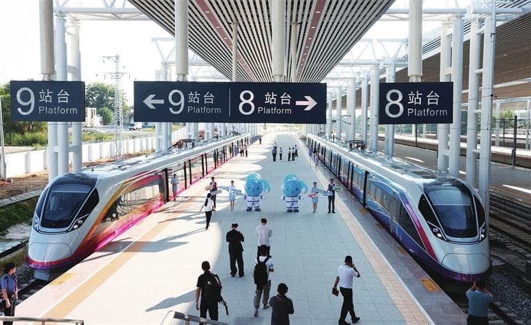 从三乐旅游铁路感受奋进的三亚经济圈