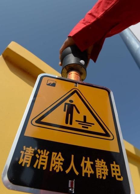 人都电“麻”了！谁来管管静电啊！