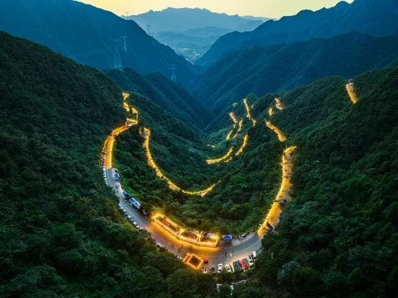 不输川藏线，120公里的公路，汇集江南水乡、山林溪谷，途径桃花潭