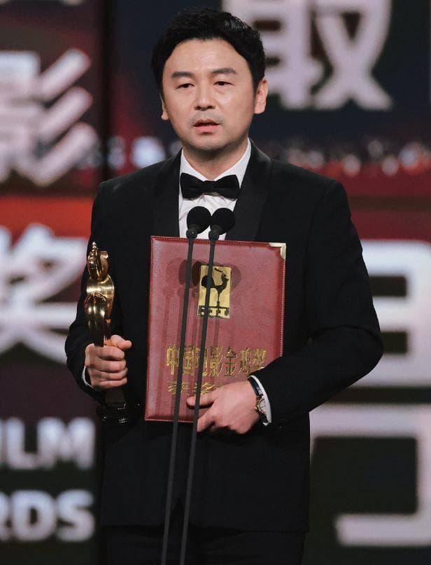 雷佳音获金鸡奖影帝，实现一影三视大满贯，成80后艺人第一人