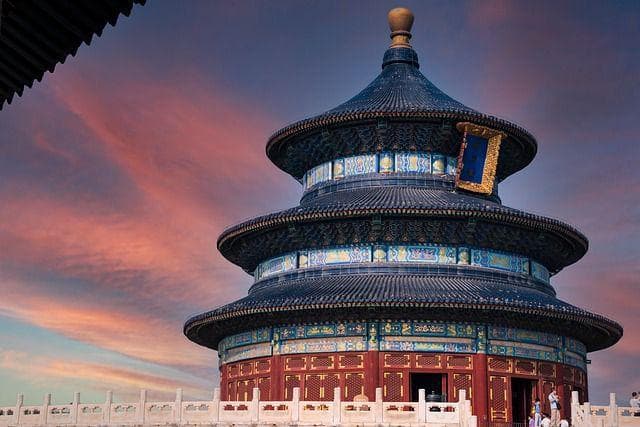 北京天坛建筑群：中国古代建筑艺术的典范